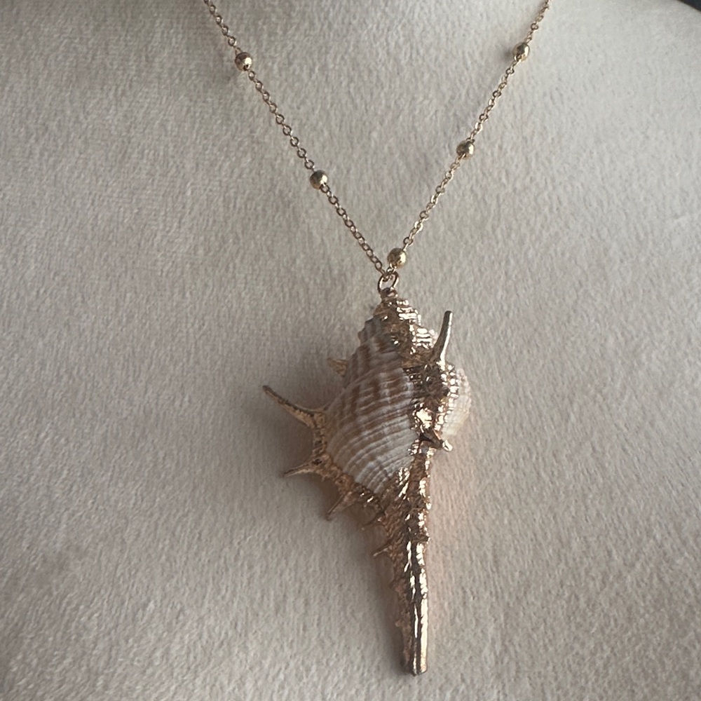 Statement Gold Shell Pendant Necklace - image 2
